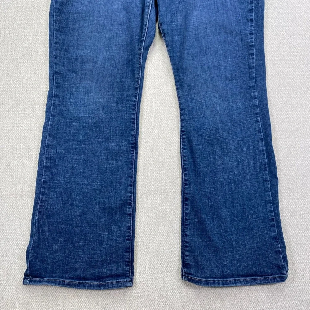 Levi Strauss Classic Bootcut Jeans Women 16S Blue Mid Rise Stretch (33.5x30)